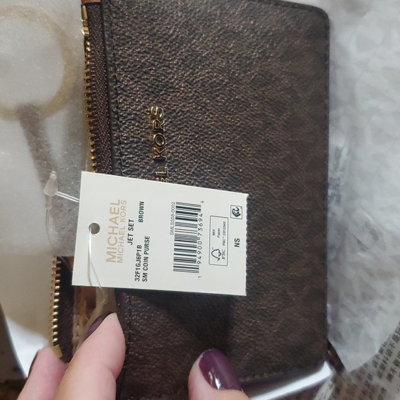 Michael Kor's jet set wallet - Picture 4 of 7